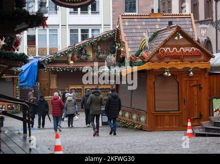 20 November 2022, Hessen, Frankfurt/Main: The Christmas market on the Römerberg in Frankfurt has not yet opened. From Monday (21.11.) many visitors are expected here again. Photo: Boris Roessler/dpa Stock Photo