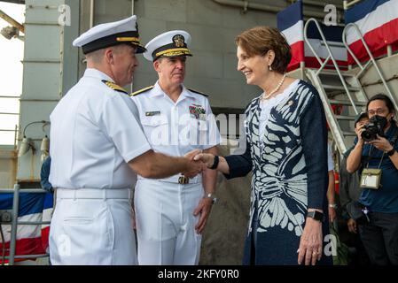 221014-N-LI114-2019 MANILA BAY (Oct. 14, 2022) The Honorable MaryKay Carlson, right, U.S. Ambassador to the Republic of the Philippines, bids farewell to Capt. Daryle Cardone, left, commanding officer of the U.S. Navy’s only forward-deployed aircraft carrier, USS Ronald Reagan (CVN 76), and Rear Adm. Buzz Donnelly, Commander, Carrier Strike Group (CSG) 5, while departing in Manila Bay, Philippines, Oct. 14.  Ronald Reagan, the flagship of CSG 5, provides a combat-ready force that protects and defends the United States, and supports alliances, partnerships and collective maritime interests in t Stock Photo