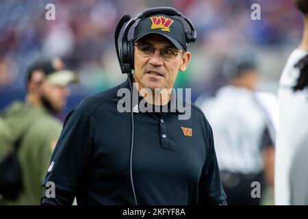 Houston, TX, USA. 20th Nov, 2022. Washington Commanders quarterback Sam  Howell (14) during a game between