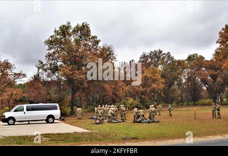 Army ROTC cadets with the University of Wisconsin-Madison hold training ...