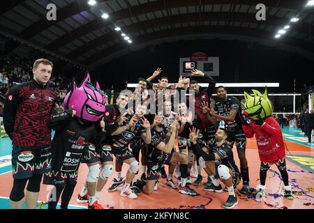 Pala Barton, Perugia, Italy, November 20, 2022, rejoices for the victory of the race  during  Sir Safety Susa Perugia vs Itas Trentino - Volleyball Italian Serie A Men Superleague Championship Stock Photo