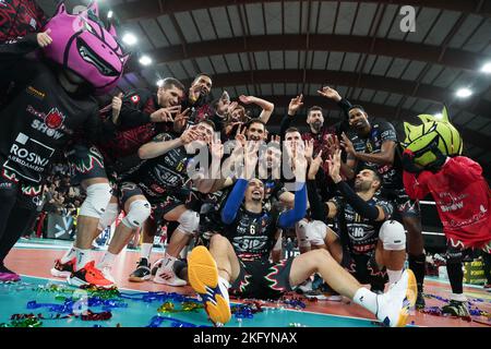 Pala Barton, Perugia, Italy, November 20, 2022, rejoices for the victory of the race  during  Sir Safety Susa Perugia vs Itas Trentino - Volleyball Italian Serie A Men Superleague Championship Stock Photo