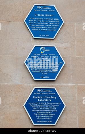 Three Royal Society of Chemistry (RSC) plaques on the Inorganic Chemistry Laboratory at Oxford University Stock Photo