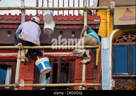 Construction workers working on bamboo scaffolding in Kathmandu, Nepal Stock Photo