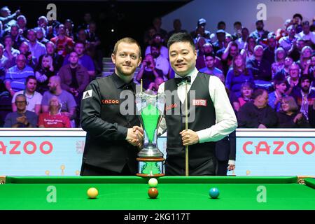 York, Britain. 20th Nov, 2022. Ding Junhui (R) of China greets with Mark Allen of Northern Ireland before the final match at 2022 UK Snooker Championship in York, Britain, Nov. 20, 2022. Credit: Zhai Zheng/Xinhua/Alamy Live News Stock Photo