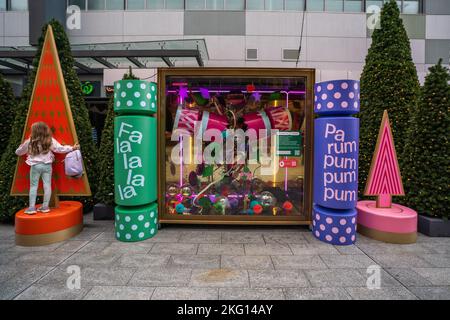 Adelaide, Australia. 21 November 2022.  Artificial christmas trees and crackers are displyed in Rundle Mall, Adelaide Christmas Credit: amer ghazzal/Alamy Live News Stock Photo