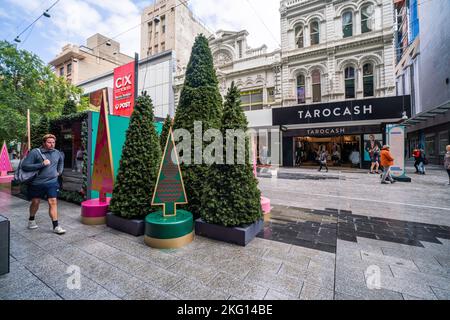 Adelaide, Australia. 21 November 2022.  Artificial christmas trees and crackers are displyed in Rundle Mall, Adelaide Christmas Credit: amer ghazzal/Alamy Live News Stock Photo