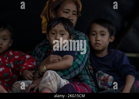 An internally displaced family recently arrives to safety in an IDP camp, close to the border of Thailand, in Myanmar. Stock Photo