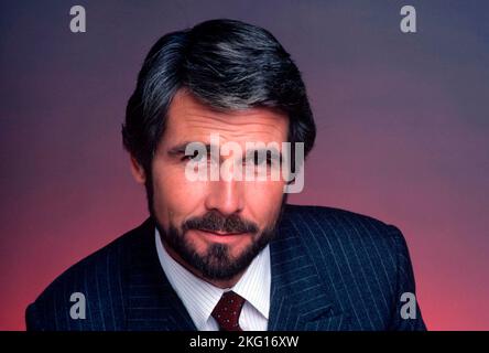 JAMES BROLIN in HOTEL (1983), directed by VINCENT MCEVEETY, JAMES BROLIN and JEROME COURTLAND. Credit: Aaron Spelling Productions / Album Stock Photo