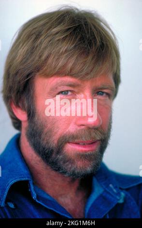 CHUCK NORRIS in LONE WOLF MCQUADE (1983), directed by STEVE CARVER. Credit: ORION PICTURES / Album Stock Photo
