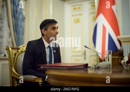 war in Ukraine. President Volodymyr Zelenskyy meets Britain's Prime Minister Rishi Sunak on November 19, 2022 in Kyiv, Meeting of the President of Ukraine and the Prime Minister of the United Kingdom in Kyiv. Photo: The Presidential Office of Ukraine via Stock Photo