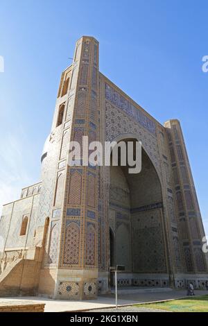 West Dome, Bibi Khanym Mosque, Karimov Street, Historic centre, Samarkand, Samarkand Province, Uzbekistan, Central Asia Stock Photo