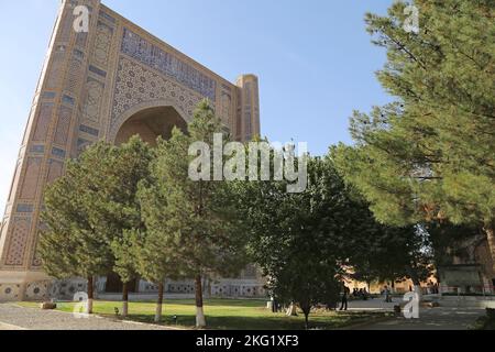 West Dome, Bibi Khanym Mosque, Karimov Street, Historic centre, Samarkand, Samarkand Province, Uzbekistan, Central Asia Stock Photo