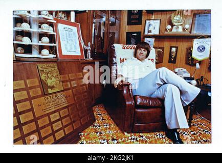 A 1979 photo of Pete Rose, his first wife Karolyn Englehardt and his 2  children Pete Jr. and Fawn. Taken in his home in Cincinnati, Ohio Stock  Photo - Alamy