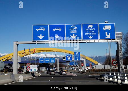Custom Borders Control. Image Custom and border control : France Switzerland. France Stock Photo - Alamy