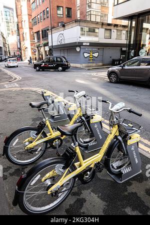 Cycle hire is expanding across Manchester, Salford and Trafford from August 2022.  The rollout will be phased with total bike numbers ramping up to 1,500, including 300 e-bikes.  To see all the new stations as they appear and find the nearest one to you, download the Beryl app .Picture credit garyroberts/worldwidefeatures.com Stock Photo