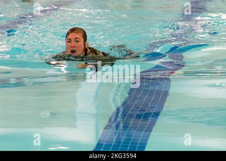 1st Lt. Molly Murphy from Tripler Army Medical Center, treads water with her M4 during the Combat Water Survival Test in the 2022 Medical Readiness Command, Pacific Best Medic Competition Wednesday, October 26th 2022 at Joint Base Lewis-McChord. Stock Photo