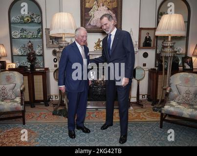 King Charles III receives King Felipe VI of Spain in the Morning Room, during an audience at Clarence House, London. Picture date: Monday November 21, 2022. Stock Photo