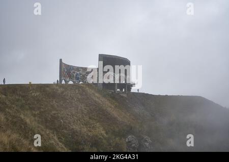 Denkmal der georgisch-russischen Freundschaft zum Vertrag von Georgijewsk, georgische Heerstraße, Mzcheta-Mtianeti, Großer Kaukasus, Georgien Stock Photo