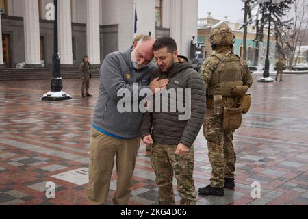 Kyiv, Ukraine. 21st Nov, 2022. Ukrainian President Volodymyr Zelenskyy, is embraced by celebrity chef and founder of World Central Kitchen Jose Andres, left, after unveiling a plaque in his honor on the Walk of the Brave at Constitution Square, November 21, 2022 in Kyiv, Ukraine. Credit: Ukraine Presidency/Ukrainian Presidential Press Office/Alamy Live News Stock Photo