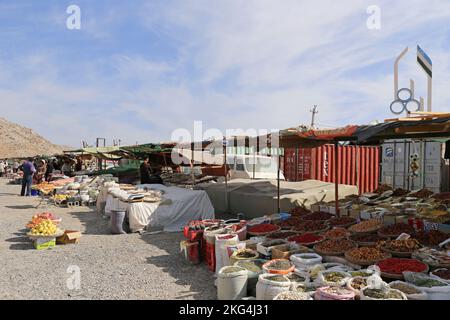 Local market, Tahtakaracha Pass, Zarafshon Range, Pamir Alay mountains, Samarkand Province, Uzbekistan, Central Asia Stock Photo