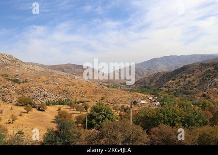 Tahtakaracha Pass, Zarafshon Range, Pamir Alay mountains, Samarkand Province, Uzbekistan, Central Asia Stock Photo