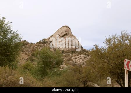 'King Kong' Rock, Tahtakaracha Pass, Zarafshon Range, Pamir Alay mountains, Samarkand Province, Uzbekistan, Central Asia Stock Photo