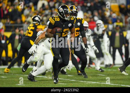 Pittsburgh, Pennsylvania, USA. 20th Nov, 2022. November 20th, 2022 Pittsburgh Steelers running back Najee Harris (22) during Pittsburgh Steelers vs Cincinnati Bengals in Pittsburgh, PA. Jake Mysliwczyk/BMR (Credit Image: © Jake Mysliwczyk/BMR via ZUMA Press Wire) Stock Photo