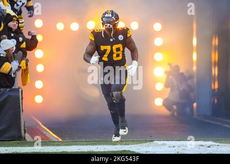 Pittsburgh Steelers guard James Daniels (78) lines up for a play during an  NFL football game against the Cleveland Browns, Thursday, Sept. 22, 2022,  in Cleveland. (AP Photo/Kirk Irwin Stock Photo - Alamy