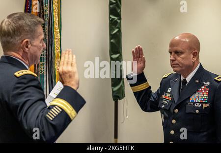 LTG Ross Coffman, Deputy Commanding General, Army Futures Command, is promoted and presented his third star by Gen James C. McConville, Chief of Staff, US Army, on Tuesday, October 4th, 2022 in Austin, TX (US Army Photo by Patrick Hunter) Stock Photo