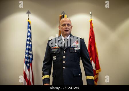 LTG Ross Coffman, Deputy Commanding General, Army Futures Command, is promoted and presented his third star by Gen James C. McConville, Chief of Staff, US Army, on Tuesday, October 4th, 2022 in Austin, TX (US Army Photo by Patrick Hunter) Stock Photo