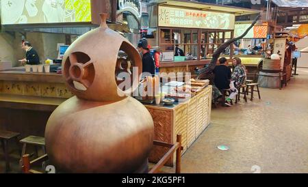 SHANGHAI, CHINA - NOVEMBER 18, 2022 - Photo taken on Nov 18, 2022 shows the reopening of 'Jianghu -- City Market', an online food street themed on cla Stock Photo