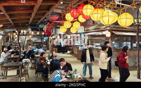 SHANGHAI, CHINA - NOVEMBER 18, 2022 - Photo taken on Nov 18, 2022 shows the reopening of 'Jianghu -- City Market', an online food street themed on cla Stock Photo