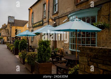 English pub in Bourton-on-the-Water, the Cotswolds, England. Stock Photo