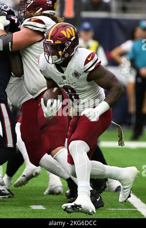 Washington Commanders running back Brian Robinson Jr. (8) runs the ball during the NFL Football Game between the Washington Commanders and the Houston Stock Photo