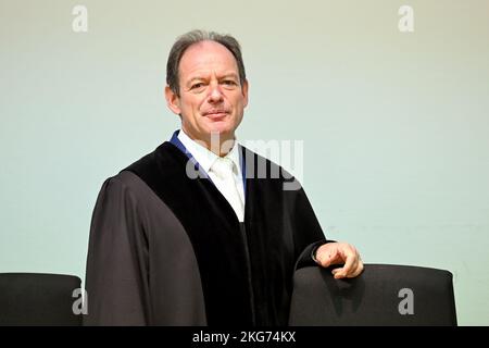 Munich, Germany. 22nd Nov, 2022. Thomas Bott, presiding judge, stands at his seat at the start of the trial. An 85-year-old defendant has to answer for manslaughter of his dependent wife. Credit: Tobias Hase/dpa/Alamy Live News Stock Photo