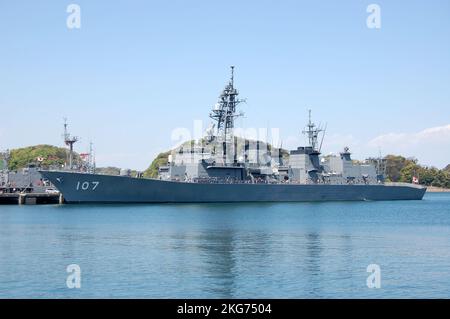 Kanagawa Prefecture, Japan - April 14, 2007: Japan Maritime Self-Defense Force JS Ikazuchi (DD-107), Murasame-class destroyer. Stock Photo