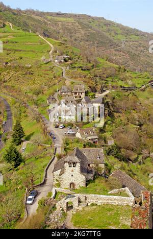 The mediaeval village of Valon near the Gorges-de-la-Truyere in Aveyron, France. Taken from the top of the Chateau de Valon. Stock Photo