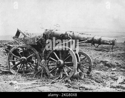 A vintage photo dated 10th August 1916 of a Russian built Russian Obukhov 152mm Fortress Gun M1877 captured by the German army and reused on the Western Front during the battle of the Somme near Mametz Wood during World War One. Stock Photo