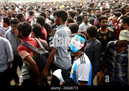 Dhaka, Bangladesh. 22nd Nov, 2022. Football fans watch the Qatar 2022 World Cup Group C football match between Argentina and Saudi Arabia on a big screen, in Dhaka, Bangladesh, on November 22, 2022. Credit: Mamunur Rashid/Alamy Live News Stock Photo