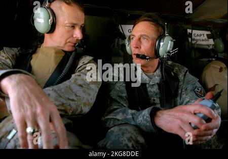 IRAQ - 16 July 2007 - Commander of Multinational Force in Iraq General David Petraeus (right) of the US Army and Chairman of the Joint Chiefs of Staff Stock Photo