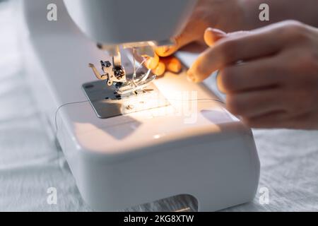 Hand sewing machine hi-res stock photography and images - Alamy