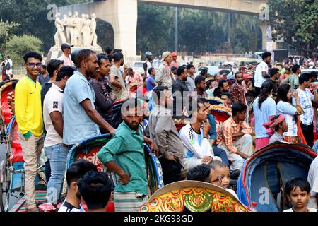 Dhaka, Dhaka, Bangladesh. 22nd Nov, 2022. Football lovers are enjoying the Argentina vs Saudi Arabia football match on the big screen at Dhaka University's Teacher Student Center (TSC) ground. (Credit Image: © Syed Mahabubul Kader/ZUMA Press Wire) Stock Photo