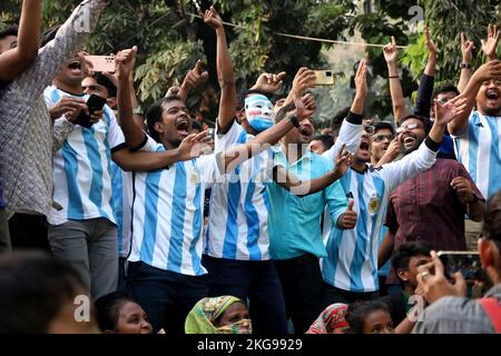 Dhaka, Dhaka, Bangladesh. 22nd Nov, 2022. Football lovers are enjoying the Argentina vs Saudi Arabia football match on the big screen at Dhaka University's Teacher Student Center (TSC) ground. (Credit Image: © Syed Mahabubul Kader/ZUMA Press Wire) Stock Photo