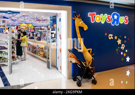 Hong Kong, China. 13th Sep, 2022. Customers are seen at the American multinational toy chain Toys 'R' Us store in Hong Kong. (Photo by Sebastian Ng/SOPA Images/Sipa USA) Credit: Sipa USA/Alamy Live News Stock Photo