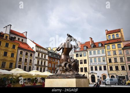 Mermaid's Statue in Warsaw Old Town Market Square 2022 Stock Photo