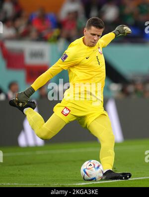 Poland goalkeeper Wojciech Szczesny during the FIFA World Cup Group C match at Stadium 974, Rass Abou Aboud. Picture date: Tuesday November 22, 2022. Stock Photo