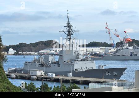 HMAS Hobart (DDG 39), Australian Navy ships moored at Cowper Wharf ...