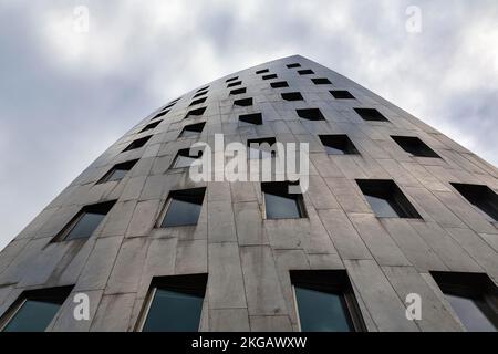 Detail of the facade, Gehry Tower office tower, dreary autumn weather, view upwards, city centre, Hanover, Lower Saxony, Germany, Europe Stock Photo
