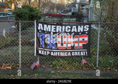 Americans for Trump Keep America Great banner on a fence with flags in Des Plaines, Illinois Stock Photo